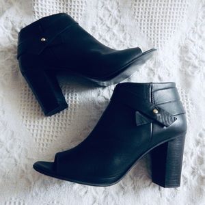 NWOT Steve Madden Black Open Toe Booties Sz 8
